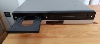 Reproductor de VHS y DVD