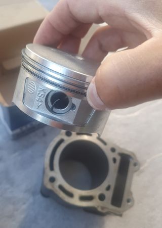 Cilindro/piston Hexagon GT250 "NUEVOS ORIGINALES"