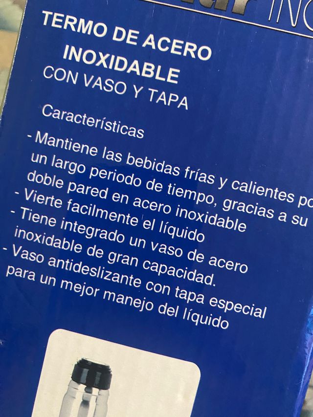 garrafa térmica em aço inox 750 CC, com copo e tampa