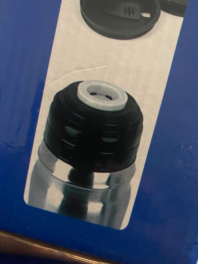 garrafa térmica em aço inox 750 CC, com copo e tampa