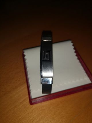 Pulsera de chico de acero comprada en joyería