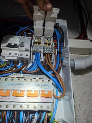 Electricista particular // instalaciones y mant.d