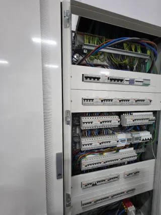 Electricista particular // instalaciones y mant.d