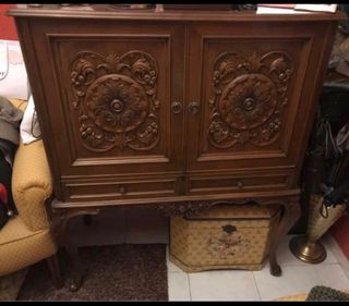 Magnifici mobili da salotto del vecchio bar Bargueño