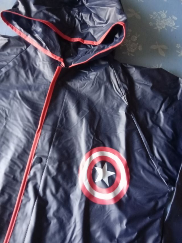 CHUBASQUERO NIÑO CAPITÁN AMÉRICA