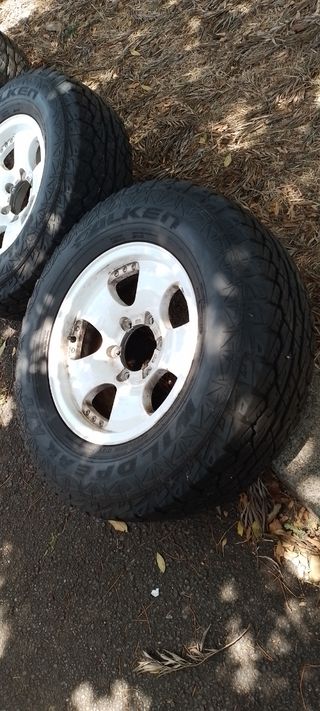 En venta  ...llantas  con cubiertas