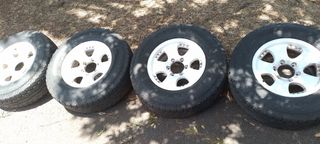 En venta  ...llantas  con cubiertas