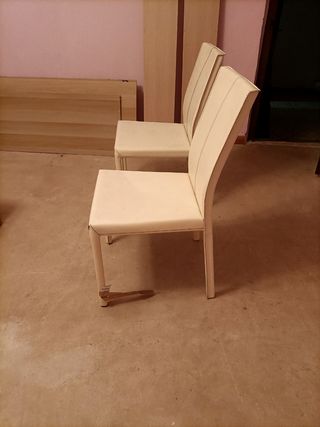 Sillas de cuero blancas