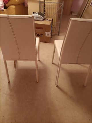 Sillas de cuero blancas