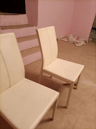 Sillas de cuero blancas