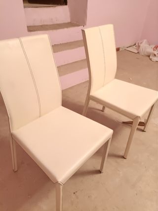 Sillas de cuero blancas