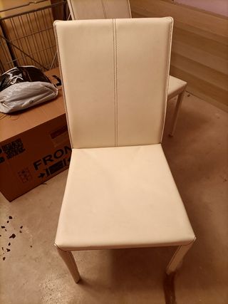 Sillas de cuero blancas