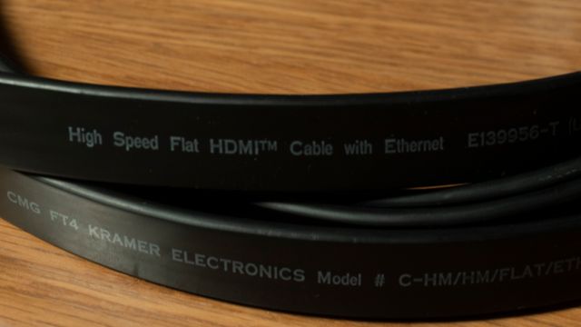 Cable HDMI plano marca Kramer 1.8mts