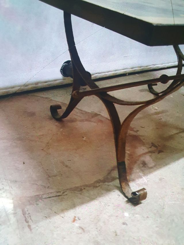 Mesa vintange. hierro forjado