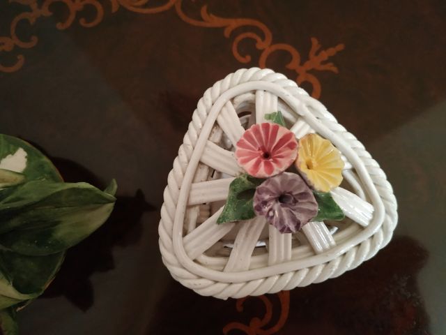 Flores y cajita de Capodimonte