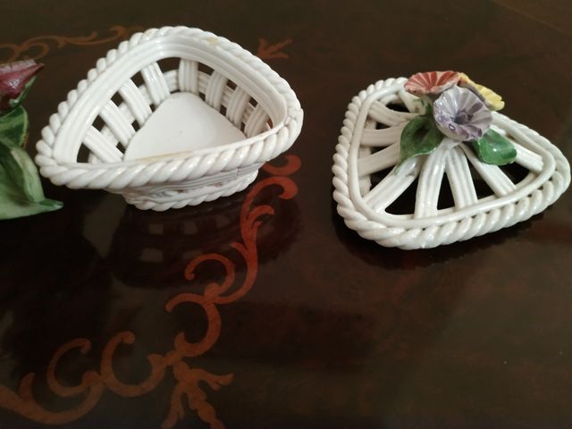 Flores y cajita de Capodimonte