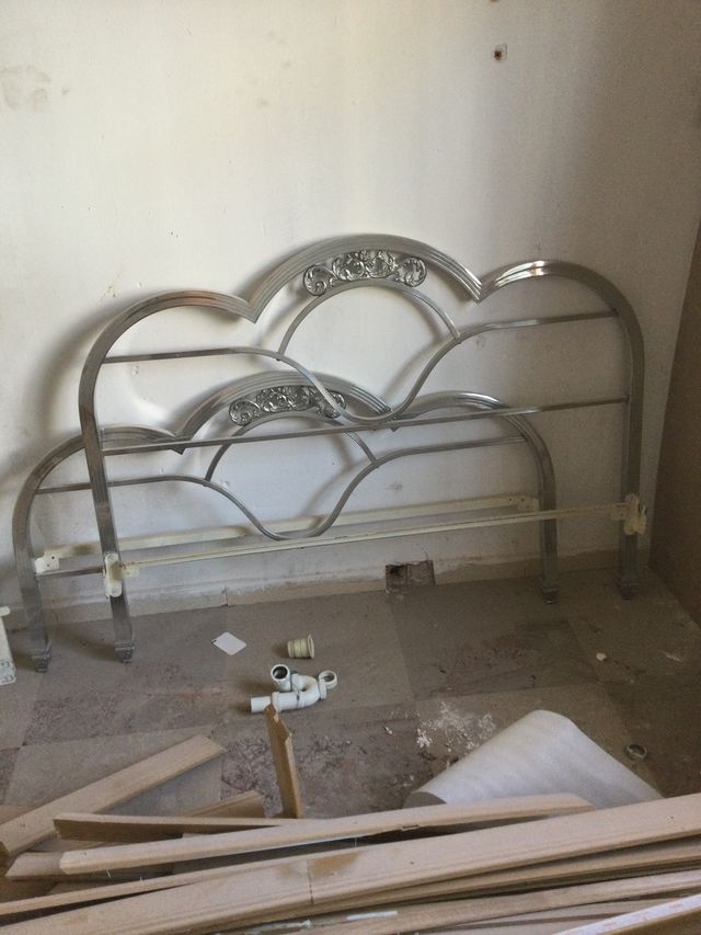 cama metalica antigua