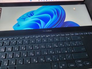 Notebook Asus UX582L-H2017T