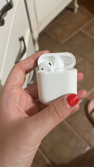 Airpods (caja cargador incluido)