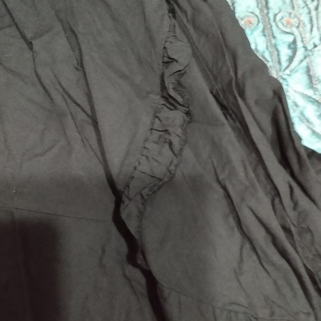 Vestidos negro y otros. T. 40