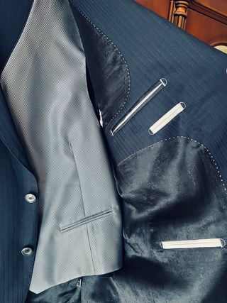 traje de novio o ceremonia