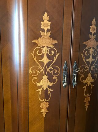 Dormitorio antiguo de nogal