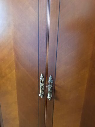 Dormitorio antiguo de nogal