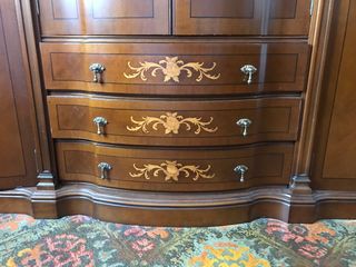 Dormitorio antiguo de nogal