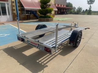 Remolque plataforma ligera para coche pequeño