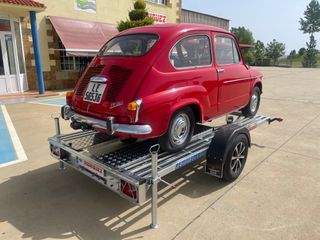 Remolque plataforma ligera para coche pequeño