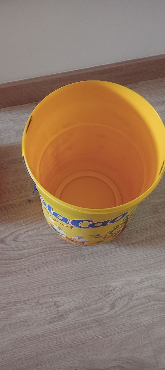 Taburete Caja Contenedor forma Cola Cao