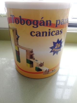 Tobogán para canicas. Juguete madera