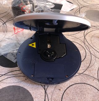 LECTOR PORTATIL DE CD Y CASSETTE 30