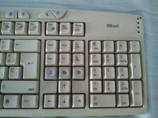 Teclado Trust con conector ps/2