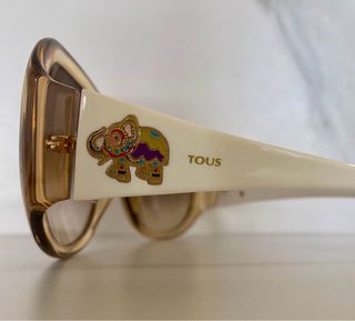 Gafas sol. Caramelo y blanco. Tous.