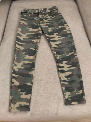 pantalon de camuflaje nuevo