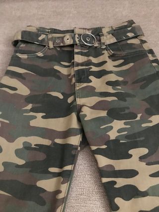 pantalon de camuflaje nuevo