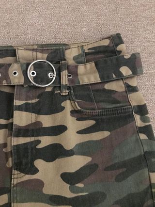 pantalon de camuflaje nuevo
