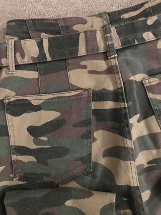 pantalon de camuflaje nuevo