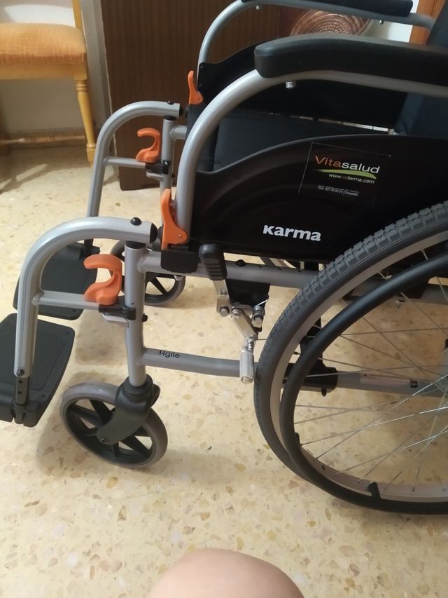 Silla de Ruedas, como nueva. Sin apenas uso.