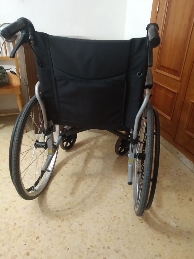 Silla de Ruedas, como nueva. Sin apenas uso.