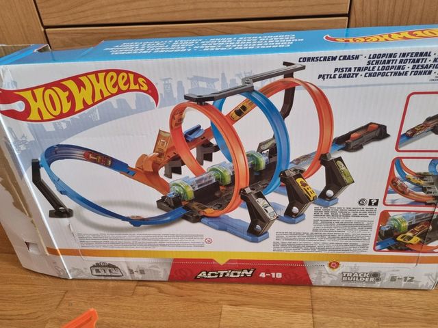 Pista triple looping Hot Wheels