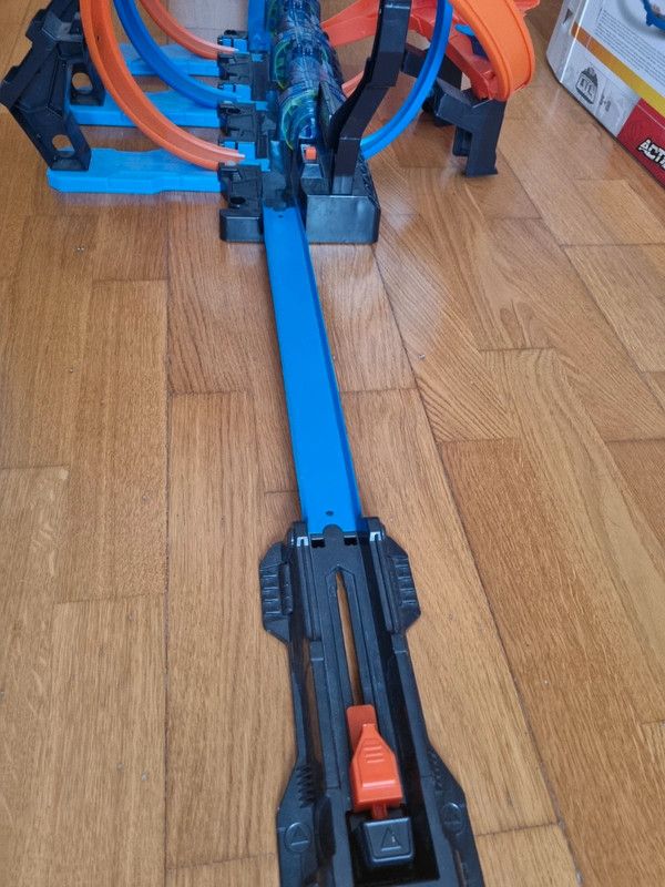 Pista triple looping Hot Wheels