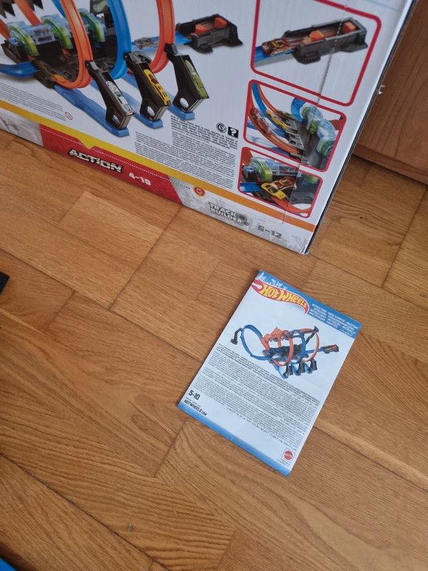 Pista triple looping Hot Wheels