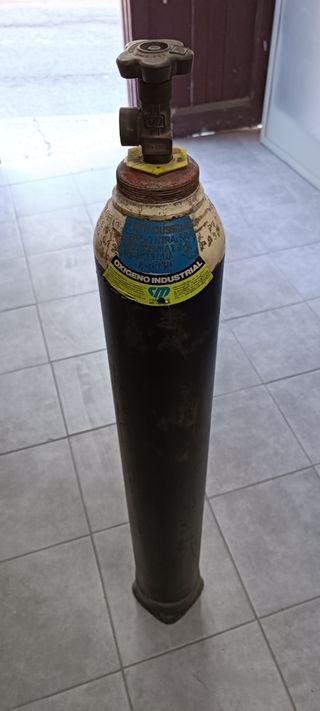 Botella oxigeno, medio lleno.