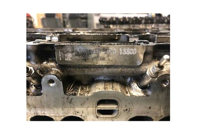 Testa cilindrica completa Mercedes Benz.