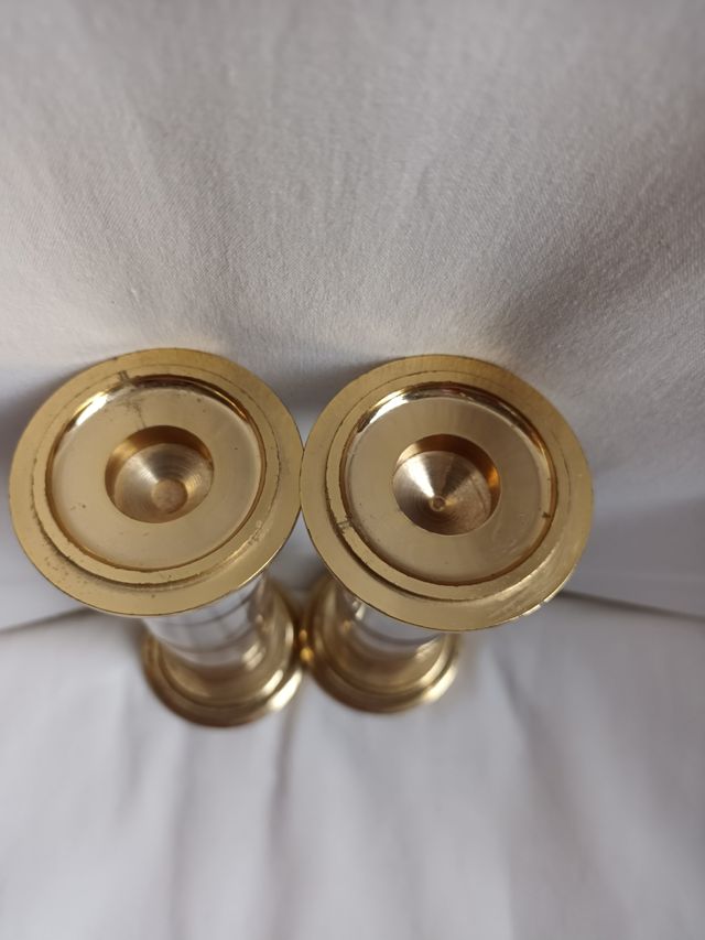 Portavelas y reloj pequeño