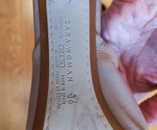 Zueco piel beige Zara