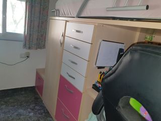Cama alta con escritorio