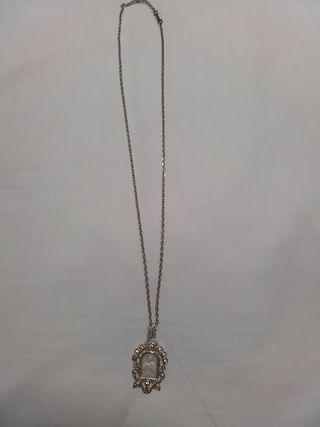 Medalla con su cadena en buen estado